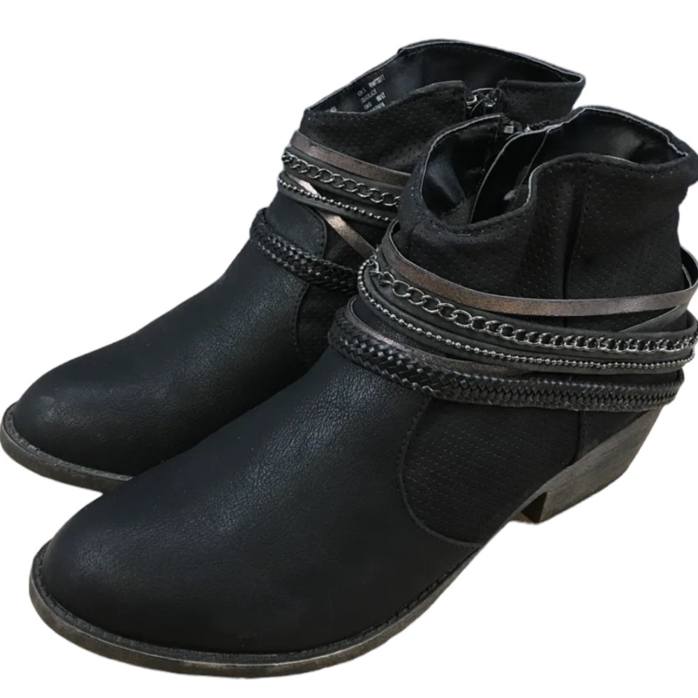 SO Womens 10 M black Ankle Booties Heels Side Zip Black Faux Leather shoes EUC